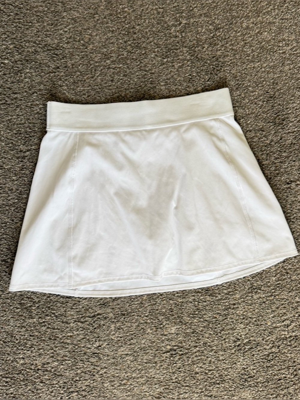 Aritzia white TNA skirt size small